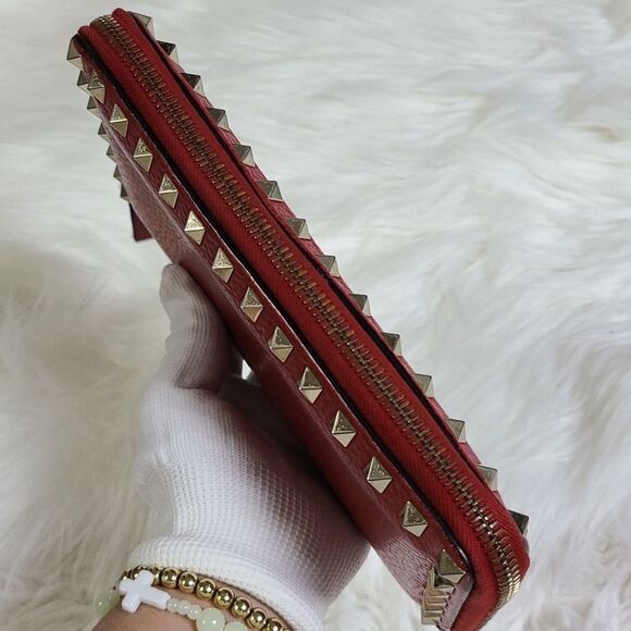 💯 Authentic Valentino Garavani Wallet 🍀 - Picture 14 of 16